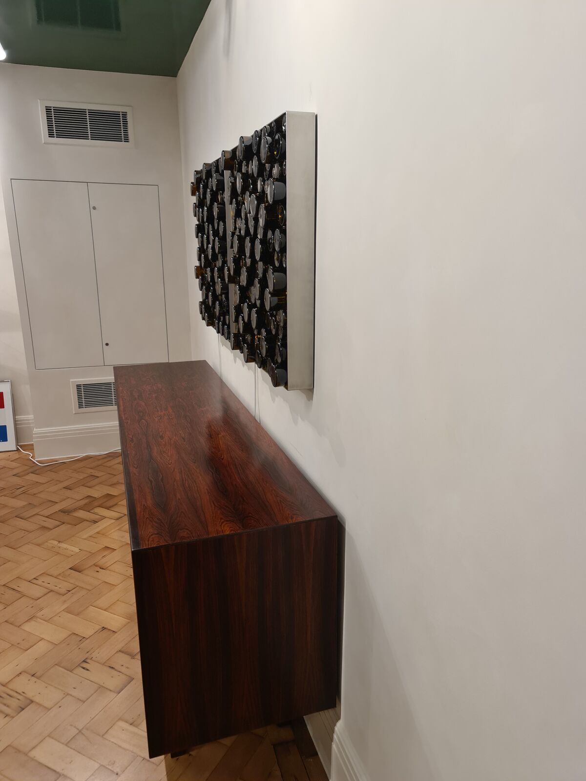 Brushed stainless edges of the panels